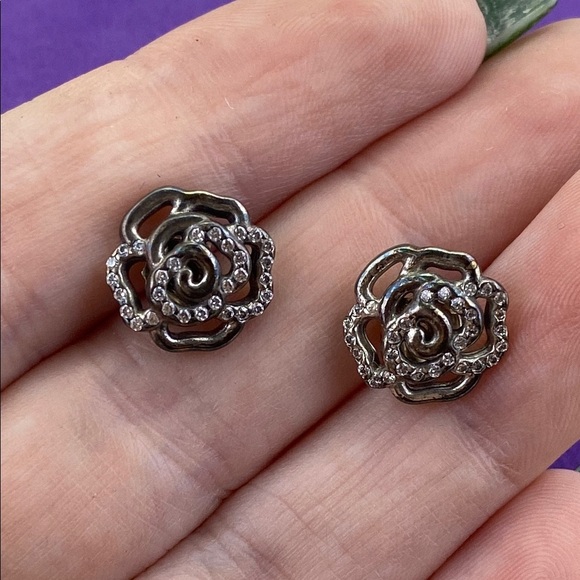 💛 Elegant Retired Pandora 925 Silver Shimmering Rose Earrings - Picture 4 of 5